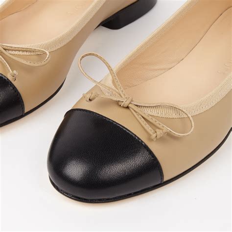 Ballerine bicolore beige et noire – Authentic Shoes.